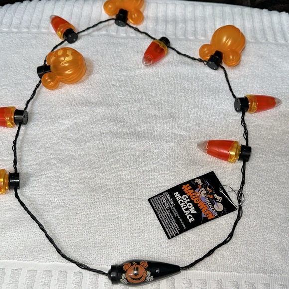 DISNEYPARKS EXCLUSIVE Mickey Mouse Halloween  Glow necklace - Picture 4 of 7